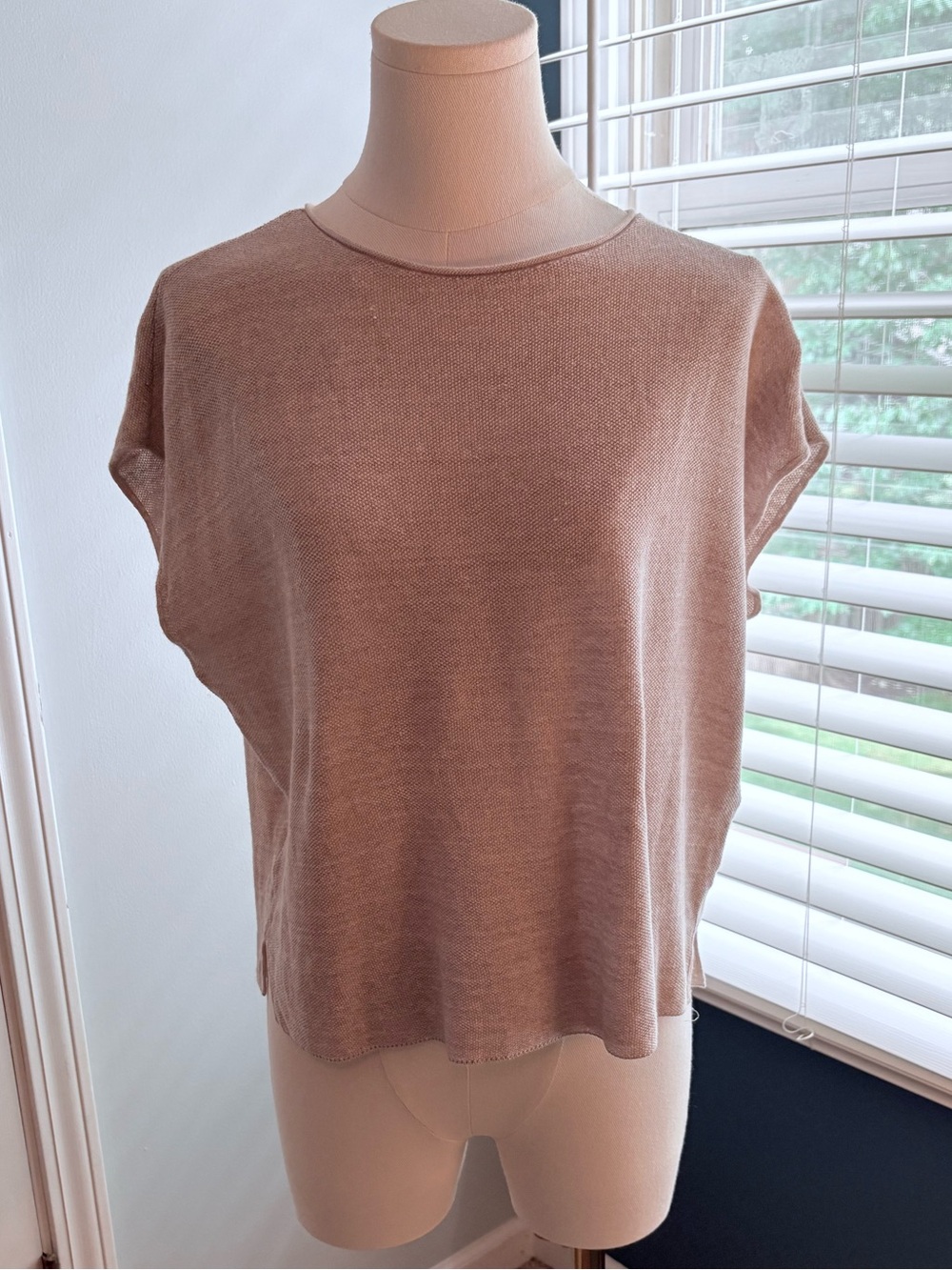 Eileen Fisher Light Beige Short-Sleeve Knit Crewneck shirt